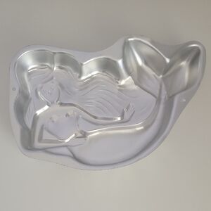 Wilton Silver Cake Pan